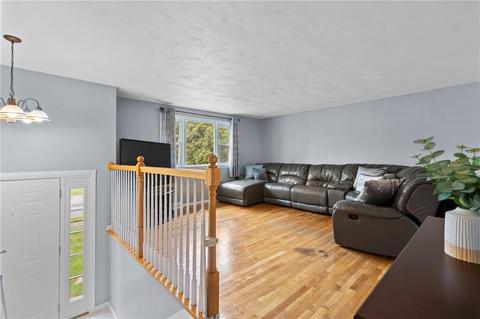 94 Sunnyside Dr, Warwick, RI 02889 photo 5