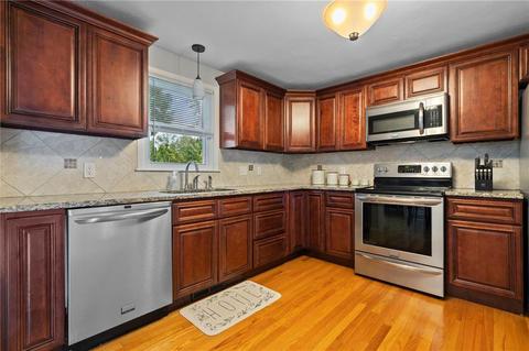 94 Sunnyside Dr, Warwick, RI 02889 photo 10