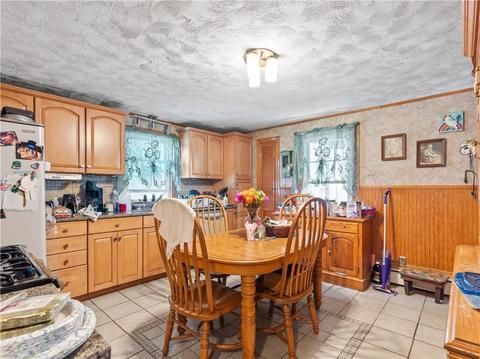 84 Arlington St, Woonsocket, RI 02895 photo 4