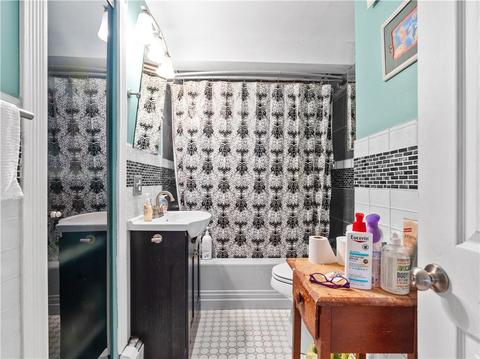 84 Arlington St, Woonsocket, RI 02895 photo 5