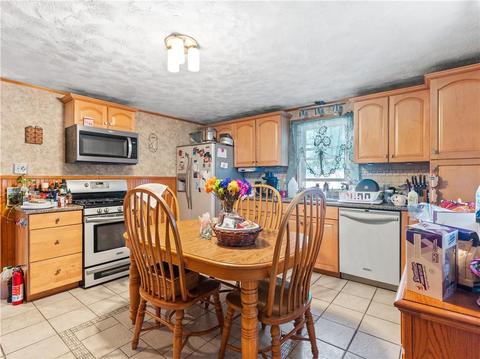 84 Arlington St, Woonsocket, RI 02895 photo 3