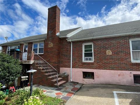 72 Oak St, Westerly, RI 02891 photo 1