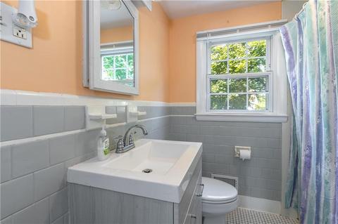 87 Newfield Ave, Warwick, RI 02888 photo 10