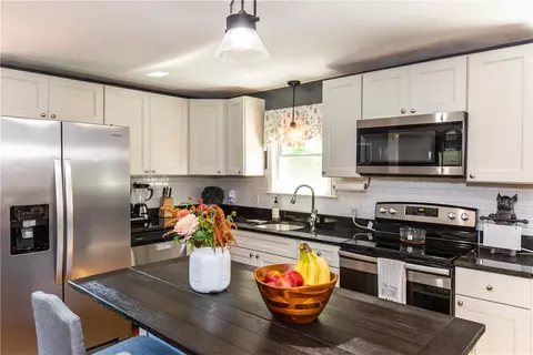165 Getchell Ave, Woonsocket, RI 02895 photo 8