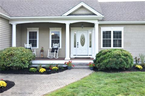 4 Emerald Dr, Cranston, RI 02831 photo 2
