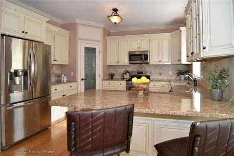 4 Emerald Dr, Cranston, RI 02831 photo 7
