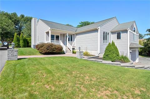 2 Larson Court Ct, Bristol, RI 02809 photo 1