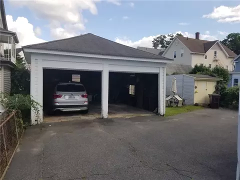 31 Bellevue Ave, Woonsocket, RI 02895 photo 3
