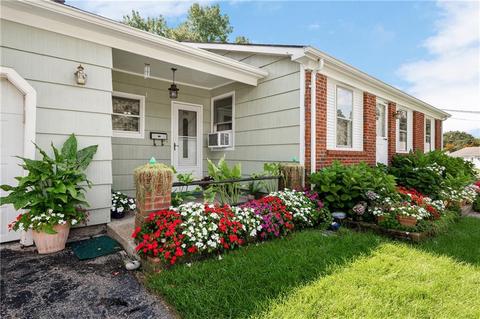 395 Grandview Ave, Woonsocket, RI 02895 photo 2