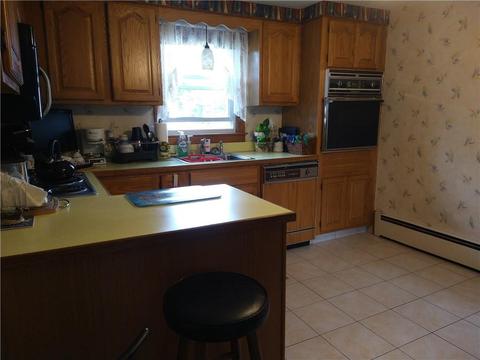 35 Caverly St, Warwick, RI 02886 photo 4