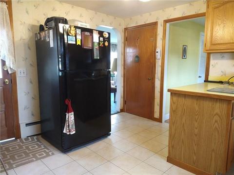 35 Caverly St, Warwick, RI 02886 photo 5