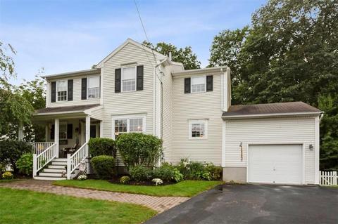 34 Ashbrook Dr, Cranston, RI 02921 photo 3