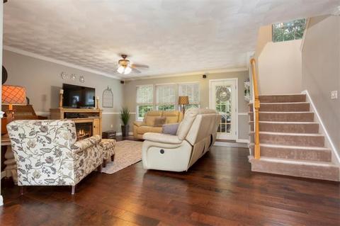 34 Ashbrook Dr, Cranston, RI 02921 photo 5