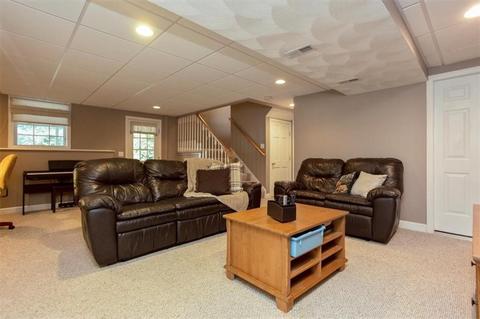 34 Ashbrook Dr, Cranston, RI 02921 photo 28