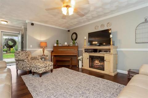 34 Ashbrook Dr, Cranston, RI 02921 photo 6