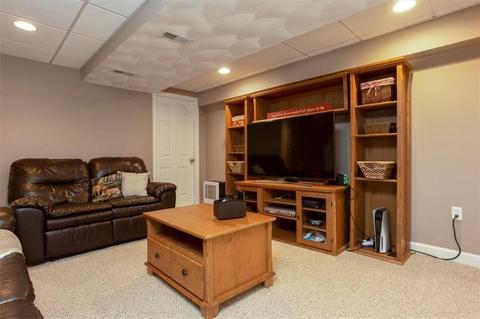 34 Ashbrook Dr, Cranston, RI 02921 photo 31