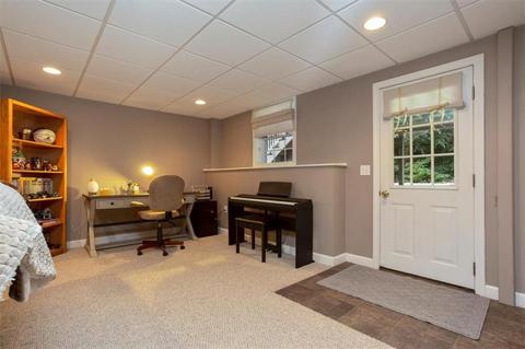 34 Ashbrook Dr, Cranston, RI 02921 photo 30