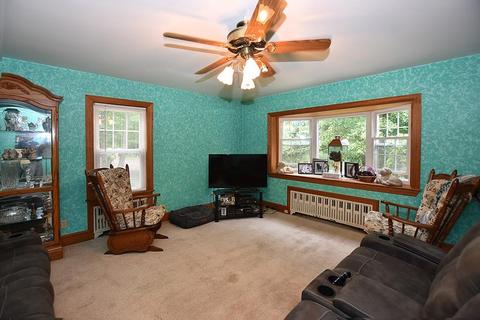 89 Merrill Ct, Woonsocket, RI 02895 photo 3