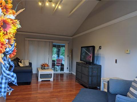 80 Viceroy Rd, Warwick, RI 02886 photo 2