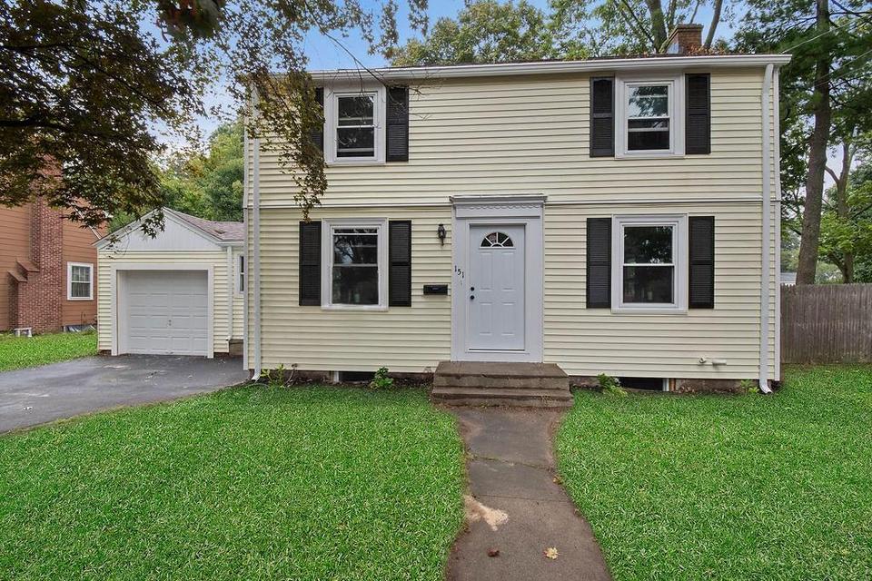 151 Main Ave, Warwick, RI 02886 33 Photos MLS 1294345 Movoto