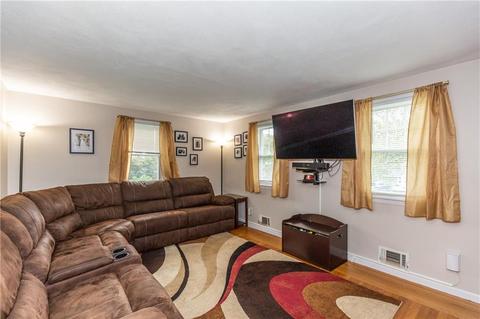 65 Saxony Dr, Warwick, RI 02886 photo 4