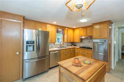 65 Saxony Dr, Warwick, RI 02886 photo 10