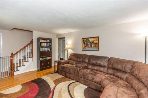 65 Saxony Dr, Warwick, RI 02886 photo 6