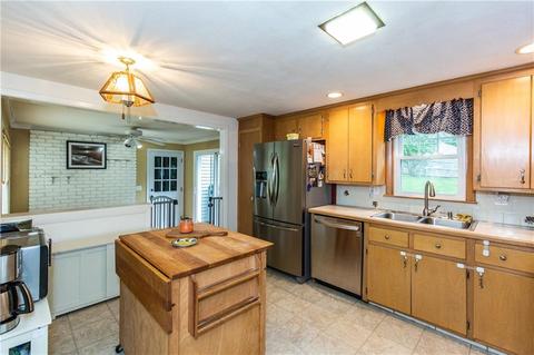 65 Saxony Dr, Warwick, RI 02886 photo 9