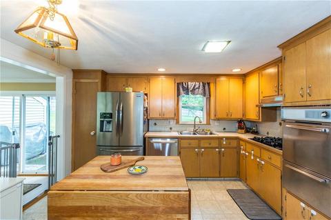 65 Saxony Dr, Warwick, RI 02886 photo 8