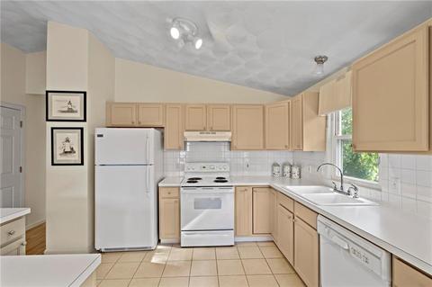 60 Lillian Ct, Warwick, RI 02886 photo 7