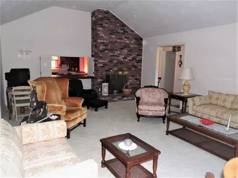 26 Valley Dr, Westerly, RI 02891 photo 5