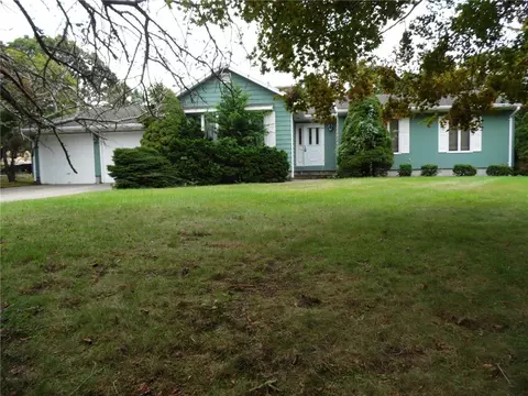 26 Valley Dr, Westerly, RI 02891 photo 2