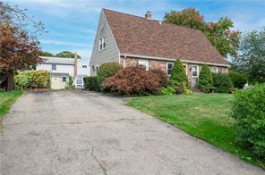 55 Marian Ln, Woonsocket, RI 02895 photo 2