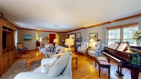 6 Spring Pond Rd, Westerly, RI 02891 photo 4