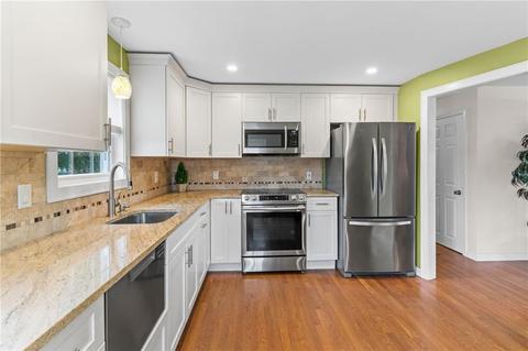 7 Deborah Ave, Coventry, RI 02816 photo 4