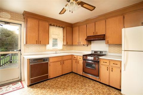 8 Champlin Ter, Middletown, RI 02842 photo 18