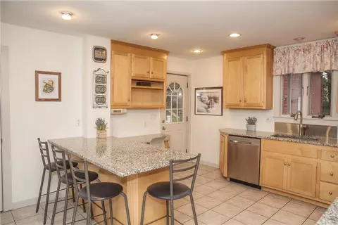 567 S Main St, Woonsocket, RI 02895 photo 7