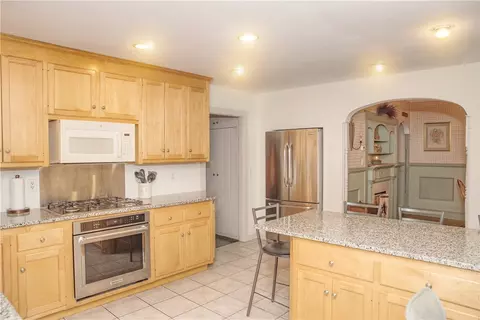 567 S Main St, Woonsocket, RI 02895 photo 8