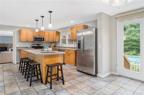 2 Prudence Ln, Warren, RI 02885 photo 4