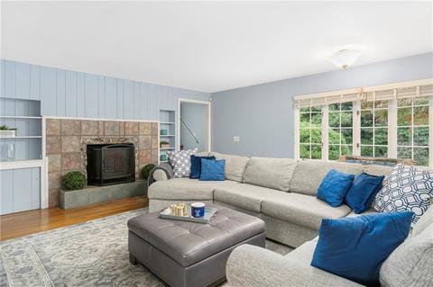 2 Prudence Ln, Warren, RI 02885 photo 9