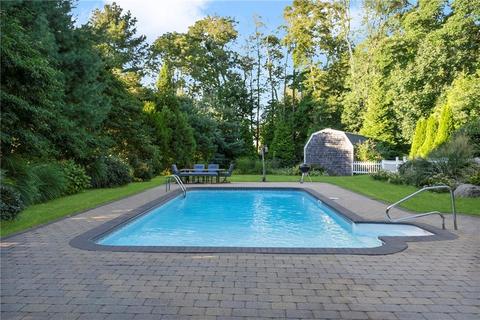 2 Prudence Ln, Warren, RI 02885 photo 2