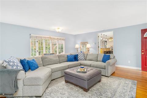 2 Prudence Ln, Warren, RI 02885 photo 8