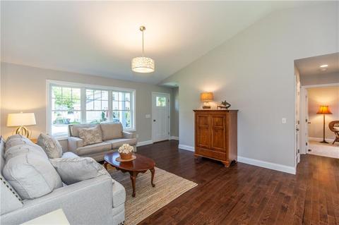 21 Arlee St, Warwick, RI 02889 photo 4