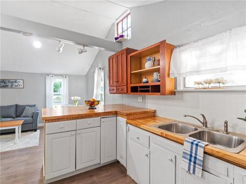 41 Walton Ave, Warwick, RI 02886 photo 4