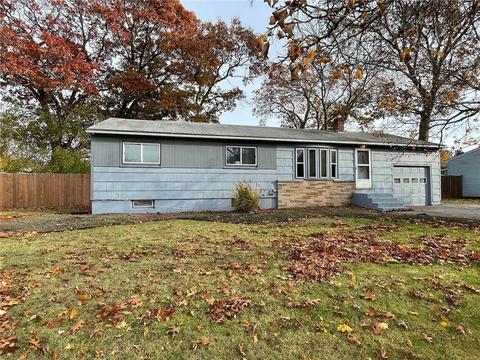 15 Marigold Dr, Warwick, RI 02889 photo 2