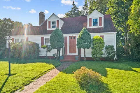 32 Cavalcade Blvd, Warwick, RI 02889 photo 1