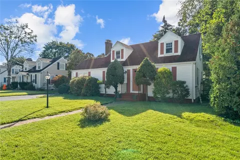 32 Cavalcade Blvd, Warwick, RI 02889 photo 5