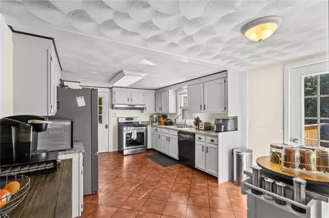 32 Cavalcade Blvd, Warwick, RI 02889 photo 20