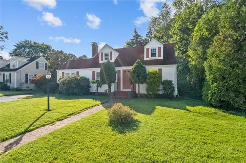32 Cavalcade Blvd, Warwick, RI 02889 photo 4