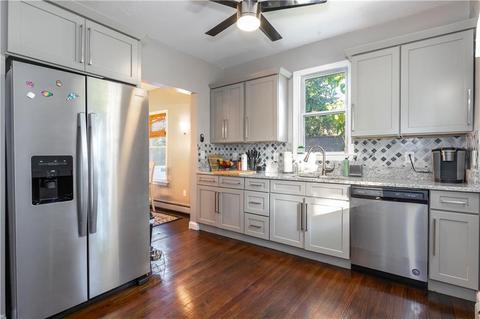 14 Greene St, Warwick, RI 02886 photo 3